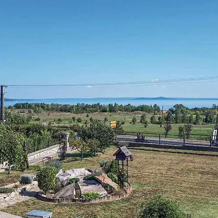 In 40844 بيت للعطل Balatongyörök