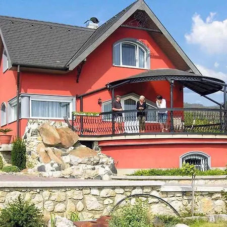 In Balatongyoeroek 40844 Becehegy