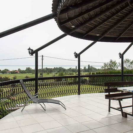In Balatongyoeroek 40844 Holiday home Becehegy