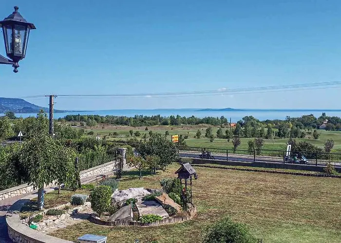 In Balatongyoeroek 40844 펜션 Becehegy