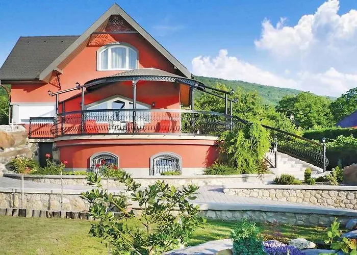 In Balatongyoeroek 40844 펜션