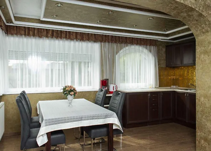 In Balatongyoeroek 40844 Becehegy