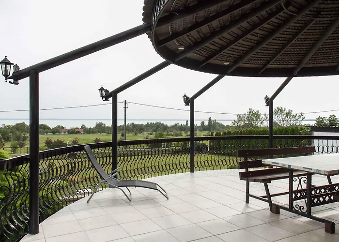 In Balatongyoeroek 40844 펜션 Becehegy