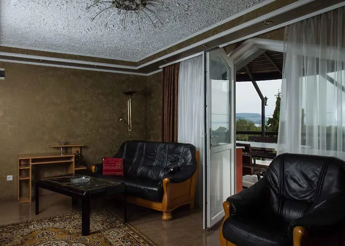 In Balatongyoeroek 40844 * Becehegy